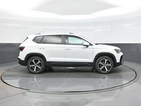 New 2026 Volkswagen Taos SEL AWD/4WD image 8