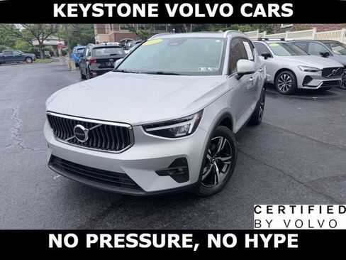 Certified 2023 Volvo XC40 B5 Plus AWD/4WD image 1