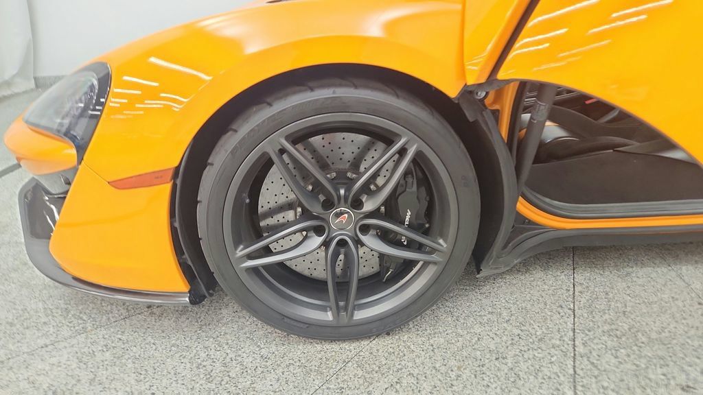 Used 2016 McLaren 570S Coupe RWD image 14