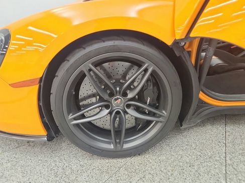 Used 2016 McLaren 570S Coupe RWD image 14