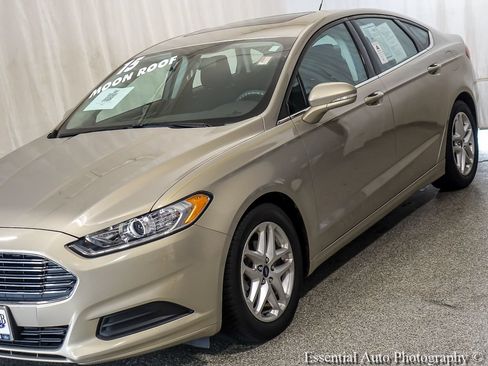 Used 2015 Ford Fusion SE FWD image 4