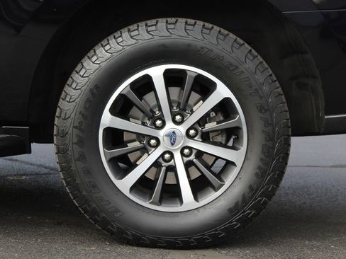 Used 2020 Ford Expedition XLT image 24