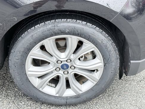 Used 2020 Ford Edge Titanium image 33