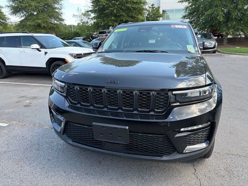 Used 2023 Jeep Grand Cherokee Limited w/ Black Appearance Package AWD/4WD image 3