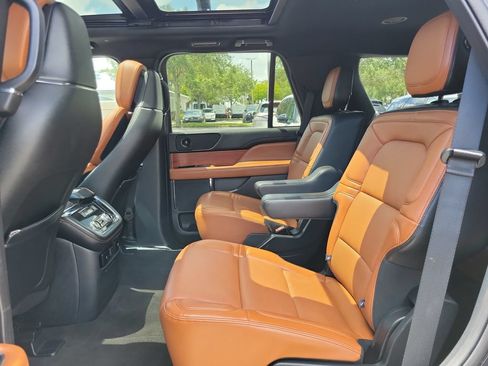 Certified 2020 Lincoln Navigator Reserve w/ Equipment Group 201A Reserve AWD/4WD image 9
