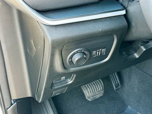 Used 2023 Jeep Grand Cherokee Altitude image 10