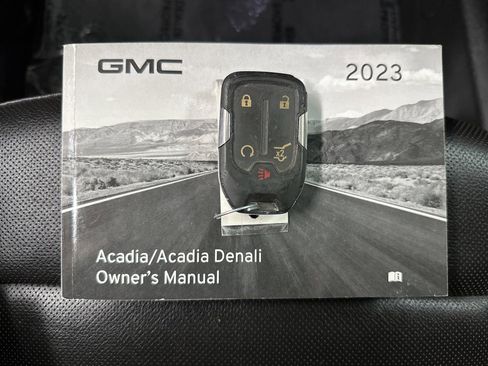 Used 2023 GMC Acadia SLT image 43