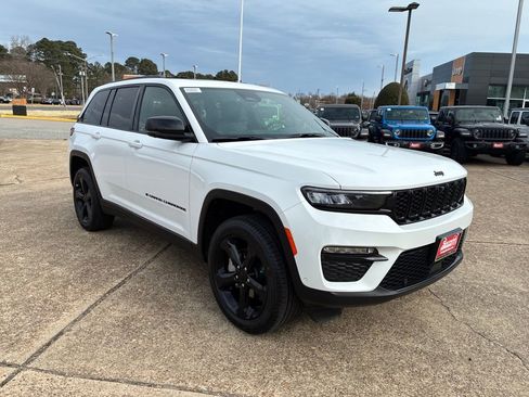 New 2025 Jeep Grand Cherokee Limited w/ Luxury Tech Group II image 8
