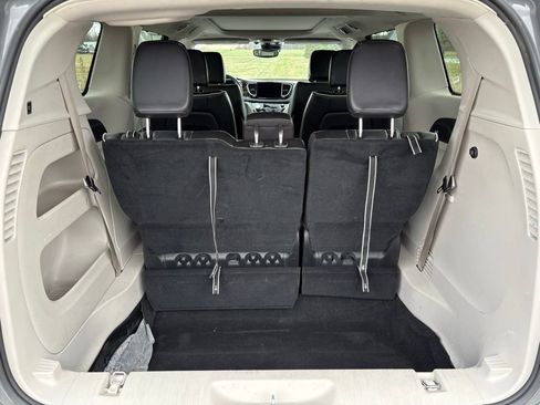 Used 2023 Chrysler Pacifica Limited FWD image 13