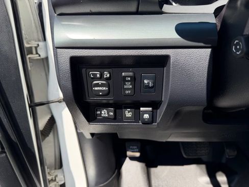 Used 2017 Toyota Tundra Platinum AWD/4WD image 17