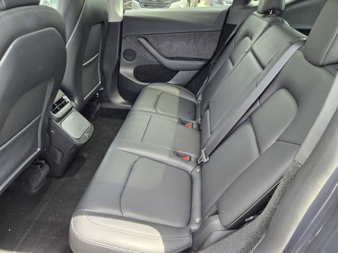 Used 2022 Tesla Model Y Long Range AWD/4WD image 12