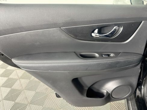 Used 2017 Nissan Rogue S FWD image 23