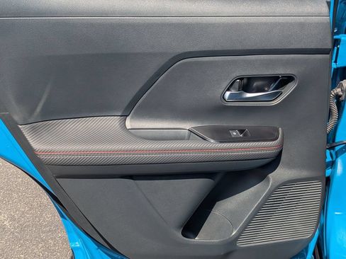 Certified 2025 Nissan Kicks SR FWD image 18