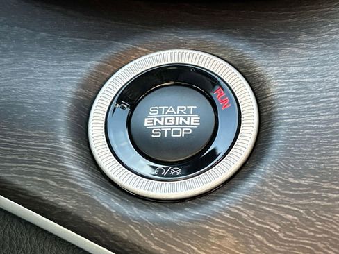 New 2025 Jeep Grand Cherokee L Limited w/ Black Appearance Package AWD/4WD image 31