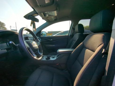 Used 2023 GMC Acadia SLE FWD image 5