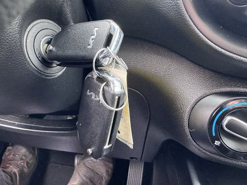 Used 2025 Kia Soul LX image 2