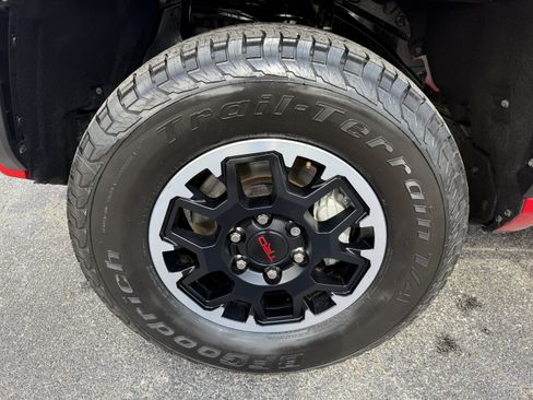 Used 2025 Toyota Tacoma TRD Off-Road w/ TRD Off Road Premium Package AWD/4WD image 9