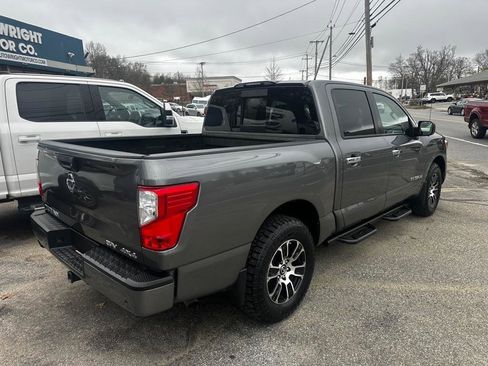 Used 2021 Nissan Titan SV w/ SV Convenience Package image 5