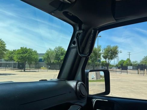 Used 2015 Jeep Wrangler Unlimited Sport w/ Connectivity Group image 18