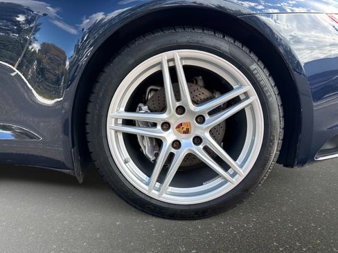 Used 2017 Porsche 911 Carrera 4 AWD/4WD image 15