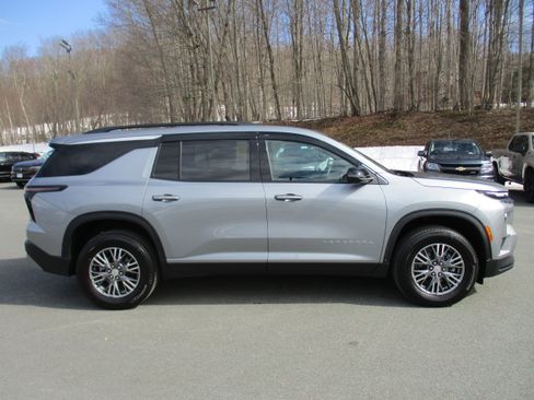 Certified 2025 Chevrolet Traverse LT w/ LPO, Floor Liner Package image 4