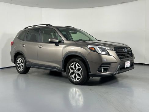 Used 2023 Subaru Forester Premium AWD/4WD image 1