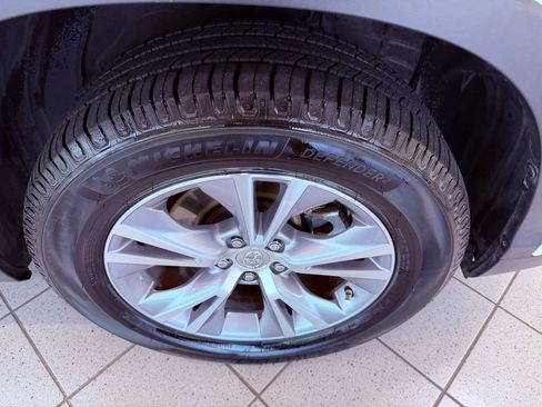 Used 2015 Toyota Highlander XLE FWD image 18