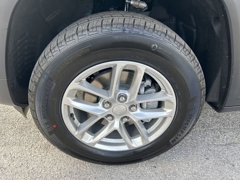 New 2025 Jeep Grand Cherokee Laredo X image 18