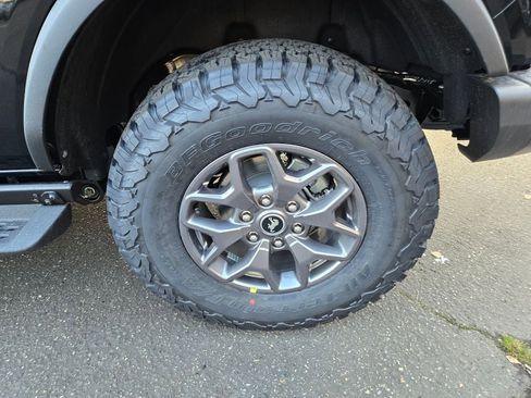 New 2025 Ford Bronco Badlands image 9