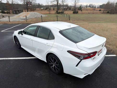 Used 2021 Toyota Camry SE image 15