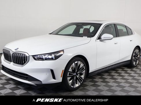 Used 2025 BMW 530i w/ Premium Package RWD image 1