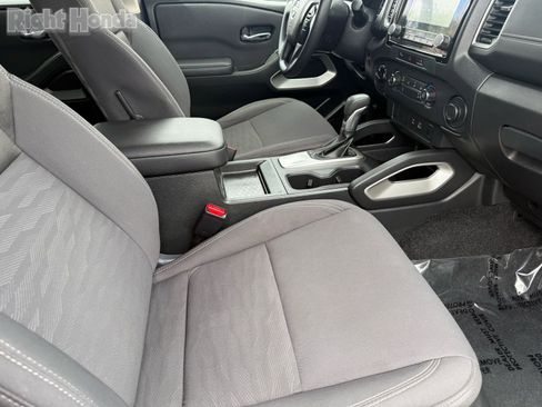 Used 2024 Nissan Frontier SV image 31