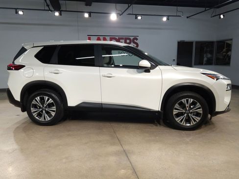 Used 2023 Nissan Rogue SV image 8