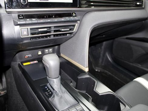 Used 2025 Toyota Camry SE image 16