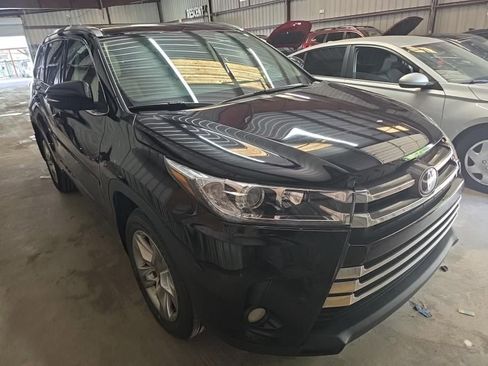 Used 2018 Toyota Highlander Limited image 3