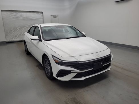 Used 2024 Hyundai Elantra SEL FWD image 13