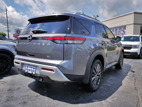 Used 2022 Nissan Pathfinder SL w/ SL Premium Package FWD image 5