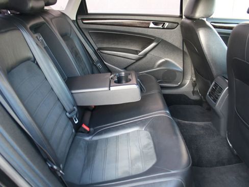 Used 2014 Volkswagen Passat 1.8T SEL Premium image 12