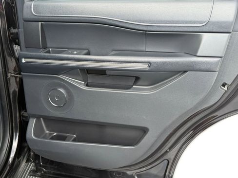 Used 2022 Ford Expedition XLT image 30