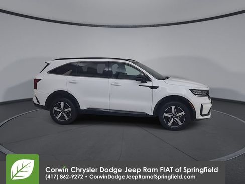 Used 2021 Kia Sorento EX w/ Panoramic Sunroof Package AWD/4WD image 3