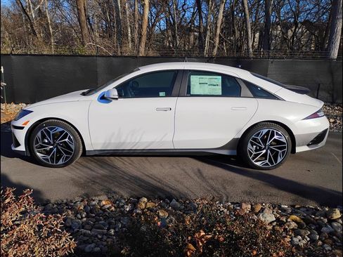 New 2025 Hyundai Ioniq 6 SEL image 3