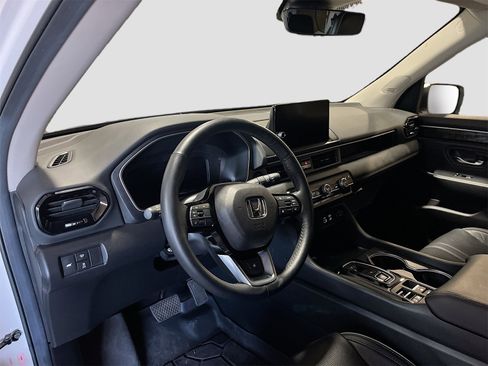 Used 2025 Honda Pilot Elite image 9