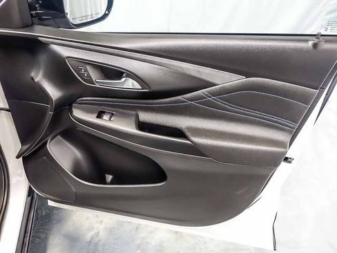 Used 2025 Buick Envista Sport Touring w/ Convenience I Package FWD image 31
