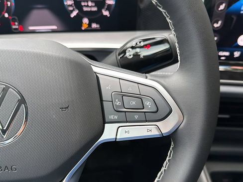 New 2026 Volkswagen Tiguan SE FWD image 21