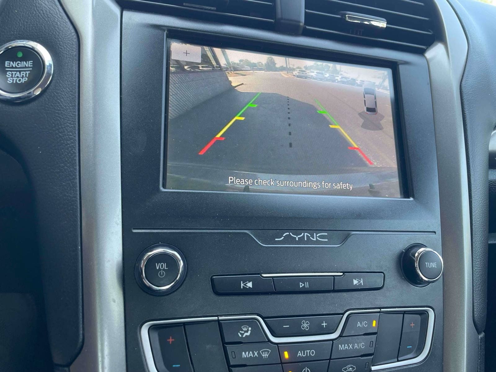 Used 2020 Ford Fusion SE FWD image 19