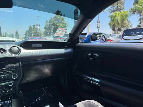 Used 2017 Ford Mustang GT w/ GT Performance Package RWD image 20