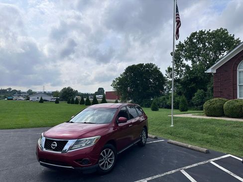 Used 2014 Nissan Pathfinder S FWD image 2