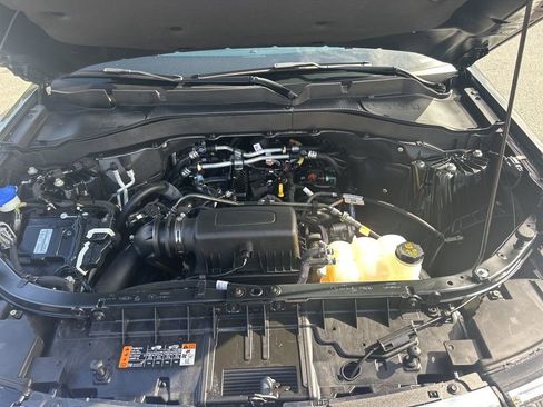 Used 2024 Ford Explorer XLT w/ Equipment Group 202A image 34