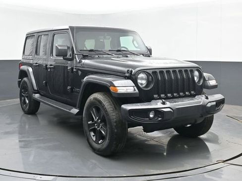 Used 2020 Jeep Wrangler Unlimited Sahara image 2