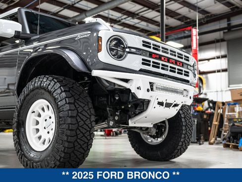 New 2025 Ford Bronco Heritage Edition AWD/4WD image 12